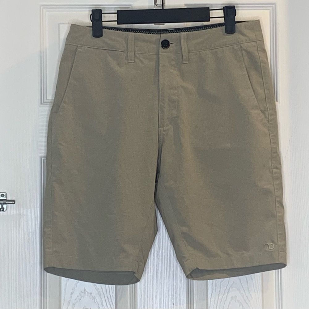 7 Diamonds Momentum Performance Shorts Size 29